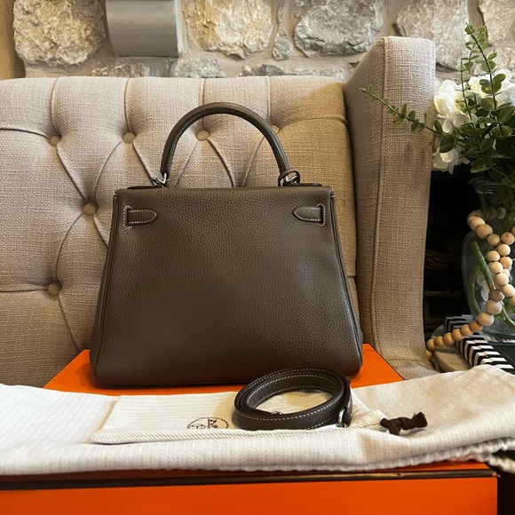 ❌SOLD❌Kelly 28 Etoupe with PHW 
Togo leather Stamp R Square 2014 - Picture 6 of 16